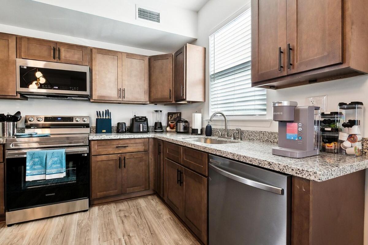 Spacious 5br Getaway In Nola Apartment